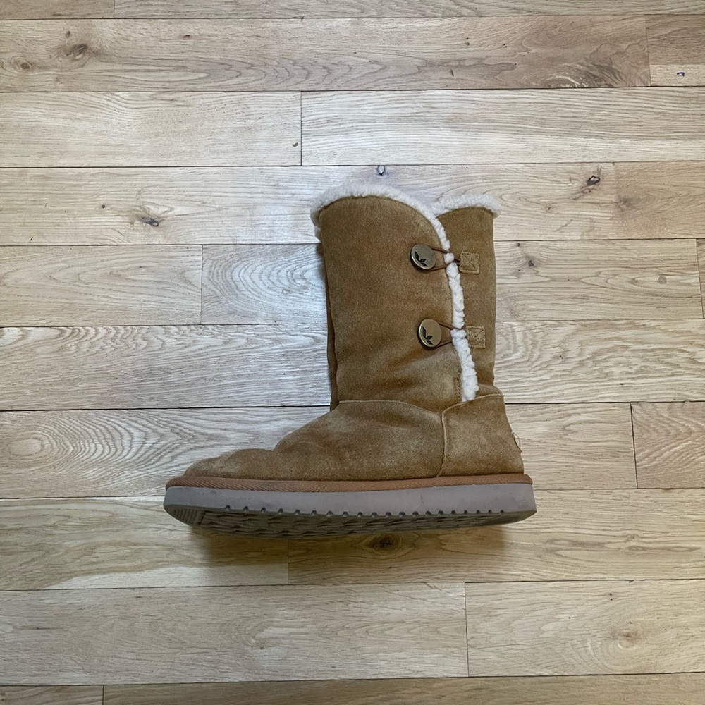 Koolaburra Ugg Boots with side buttons